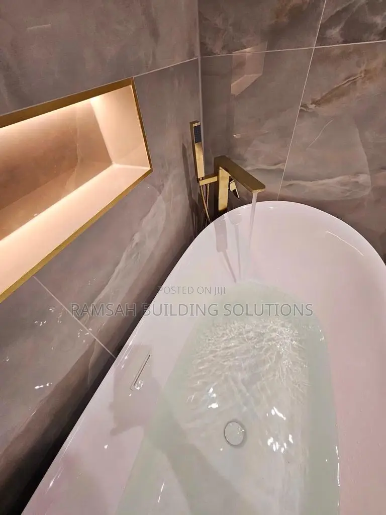 Luxury Freestanding Bathtub With Gold Mixer