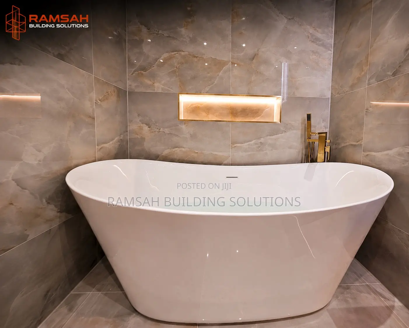 Luxury Freestanding Bathtub With Gold Mixer