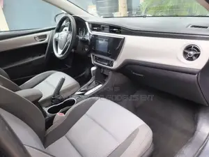 Toyota Corolla LE (1.8L 4cyl 2A) 2018 Gray