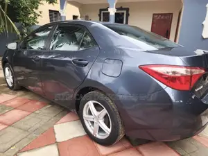 Toyota Corolla LE (1.8L 4cyl 2A) 2018 Gray