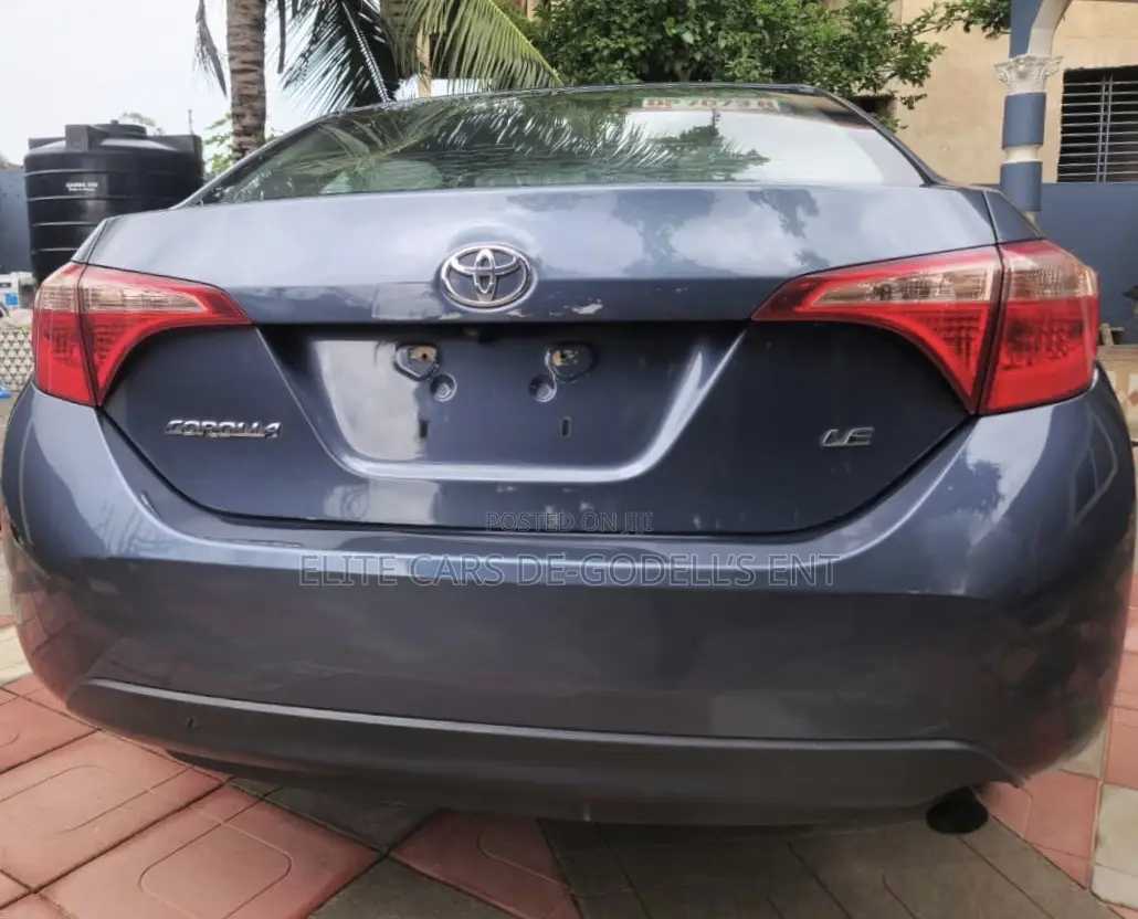 Toyota Corolla LE (1.8L 4cyl 2A) 2018 Gray