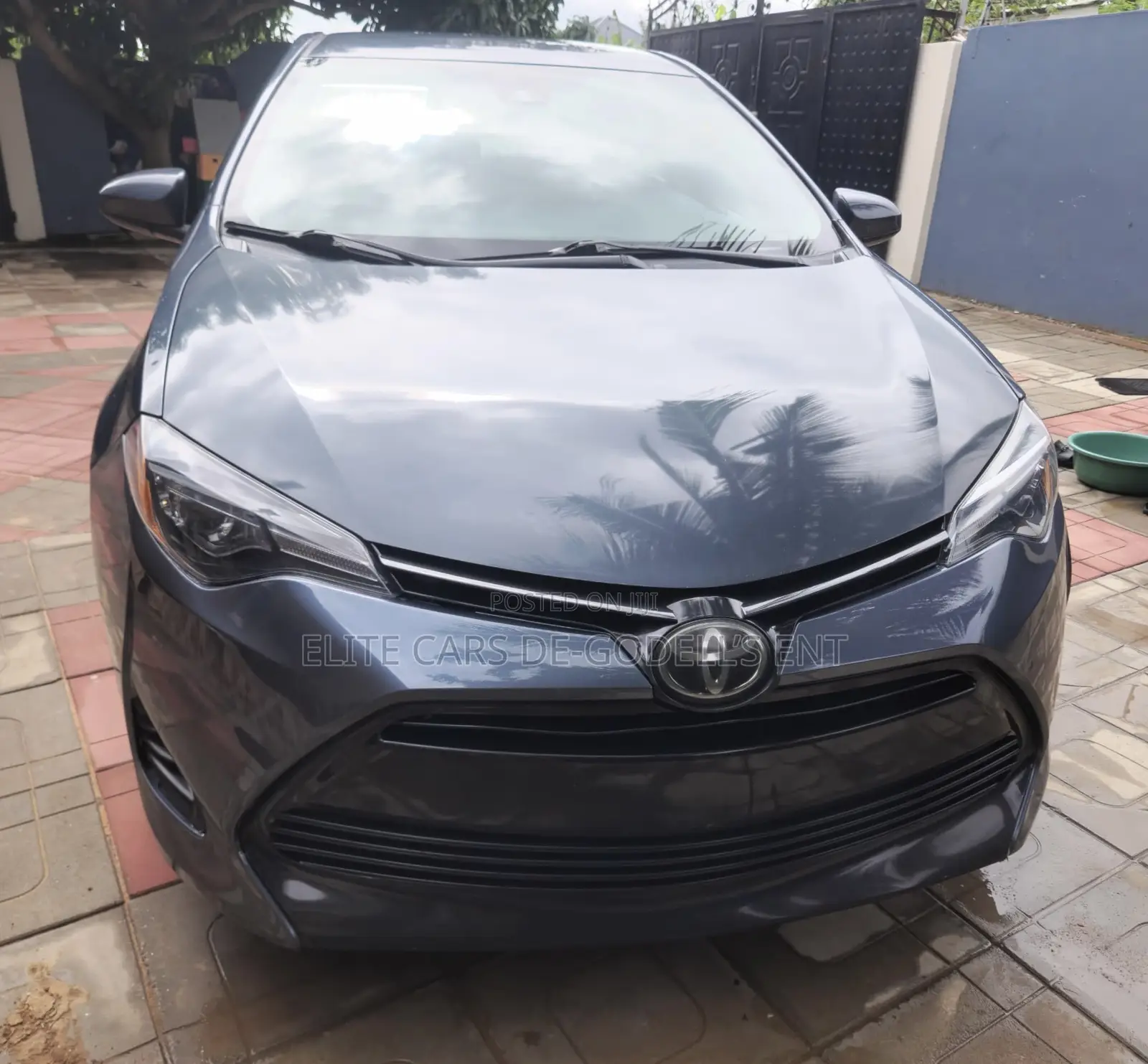 Toyota Corolla LE (1.8L 4cyl 2A) 2018 Gray