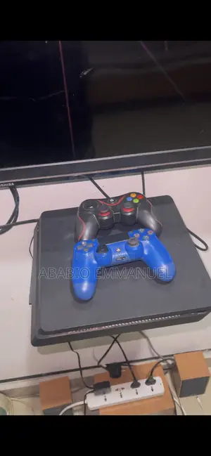 Ps4 Slim 1tb With Two Controllers