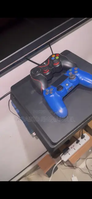 Ps4 Slim 1tb With Two Controllers