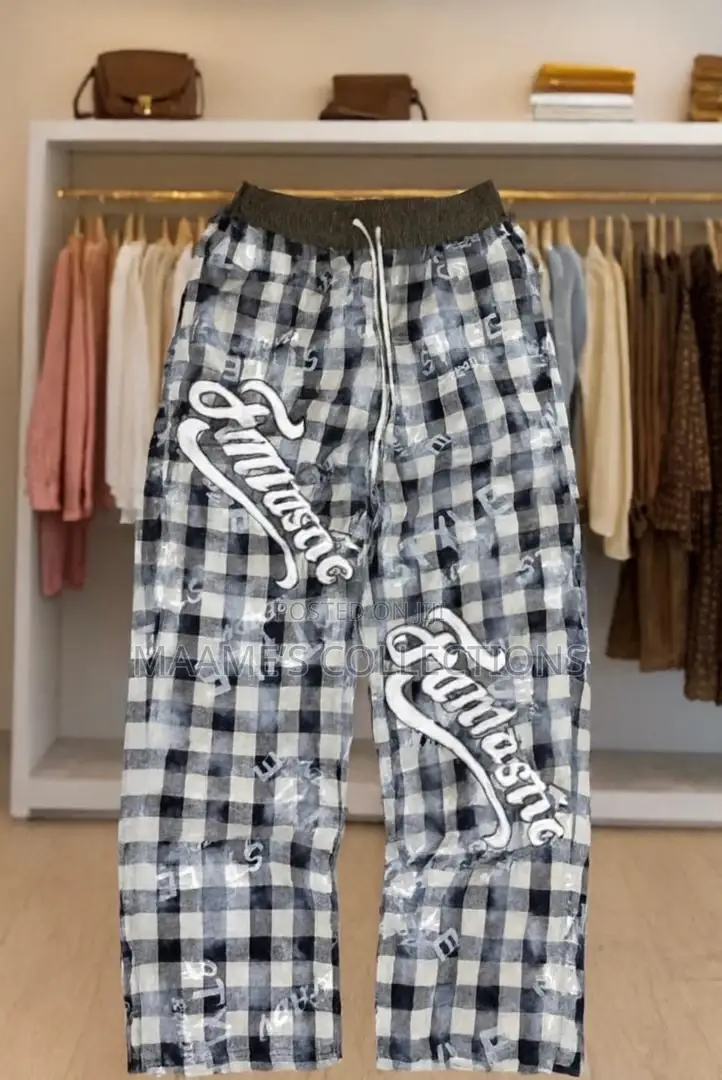 Simplistic Fashion Men's Plaid Print Long Jogger Pants /