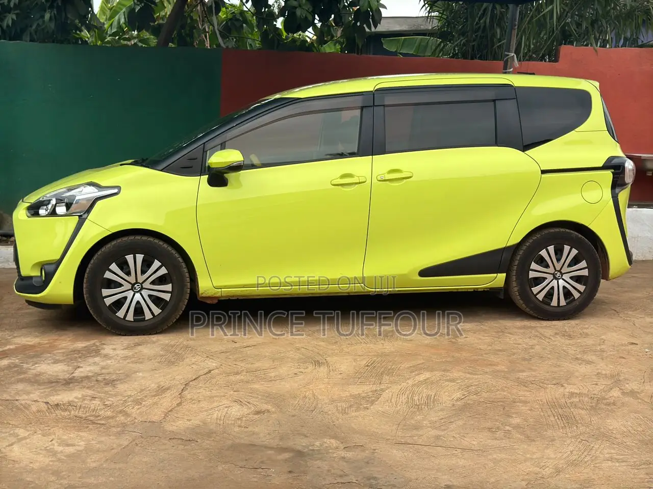 Toyota Sienta 2015 Yellow