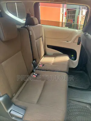 Toyota Sienta 2015 Yellow