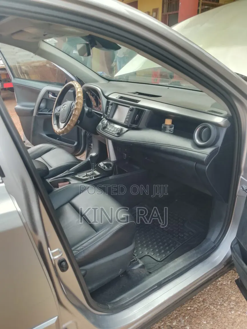 Toyota RAV4 Limited 4dr SUV (2.5L 4cyl 6A) 2015 Silver