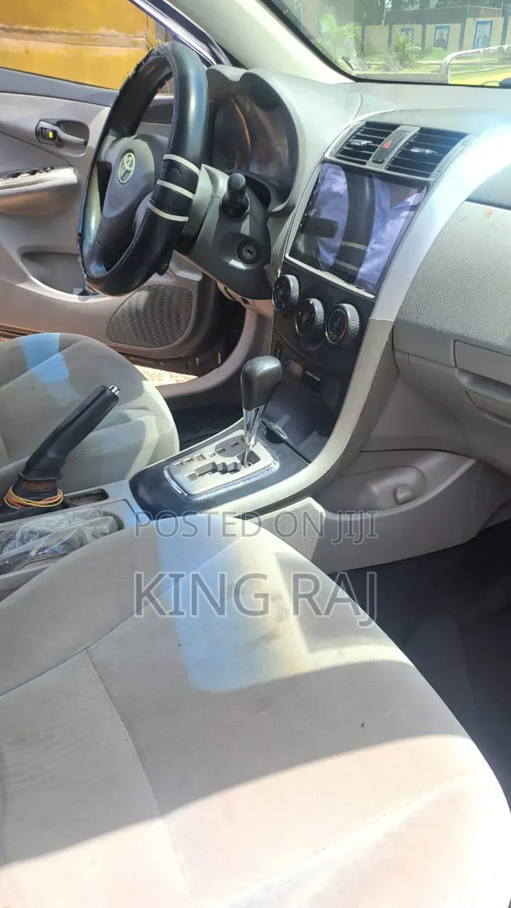 Toyota Corolla LE 4dr Sedan (1.8L 4cyl 4A) 2010 Gray