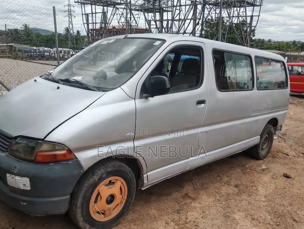 Toyota HiAce 2010 Red