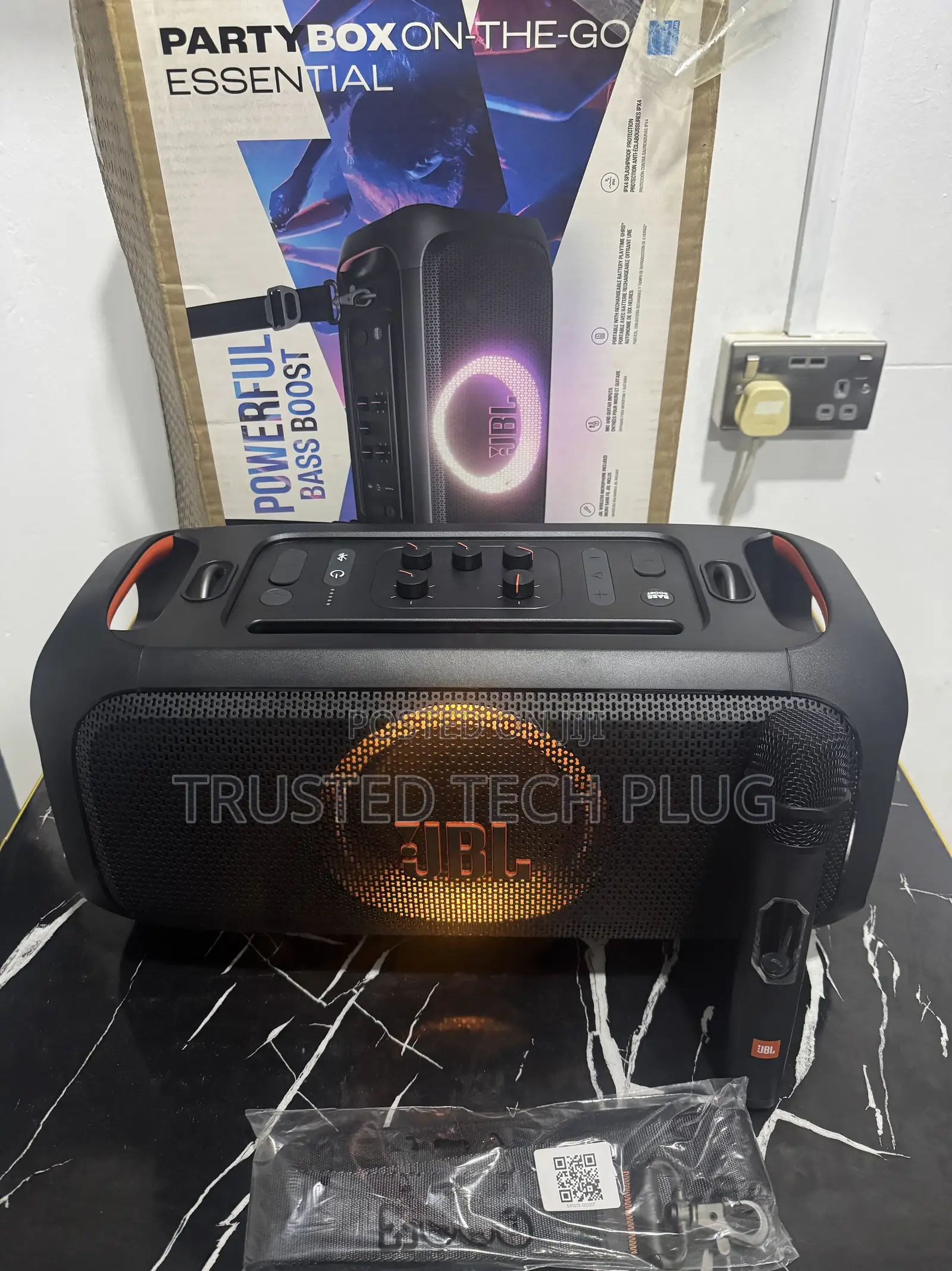 Brand New JBL Party Box on the Go Essential Bluetooth Speaker Instock