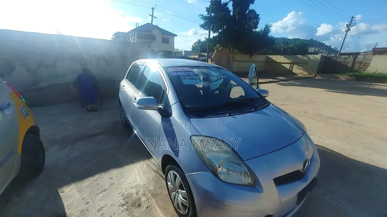 Toyota Vitz 1.3 AWD 3dr 2010 Silver