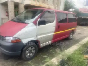 Toyota HiAce 2013 Red
