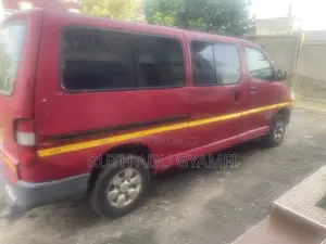 Toyota HiAce 2013 Red
