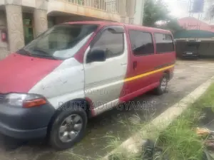 Toyota HiAce 2013 Red