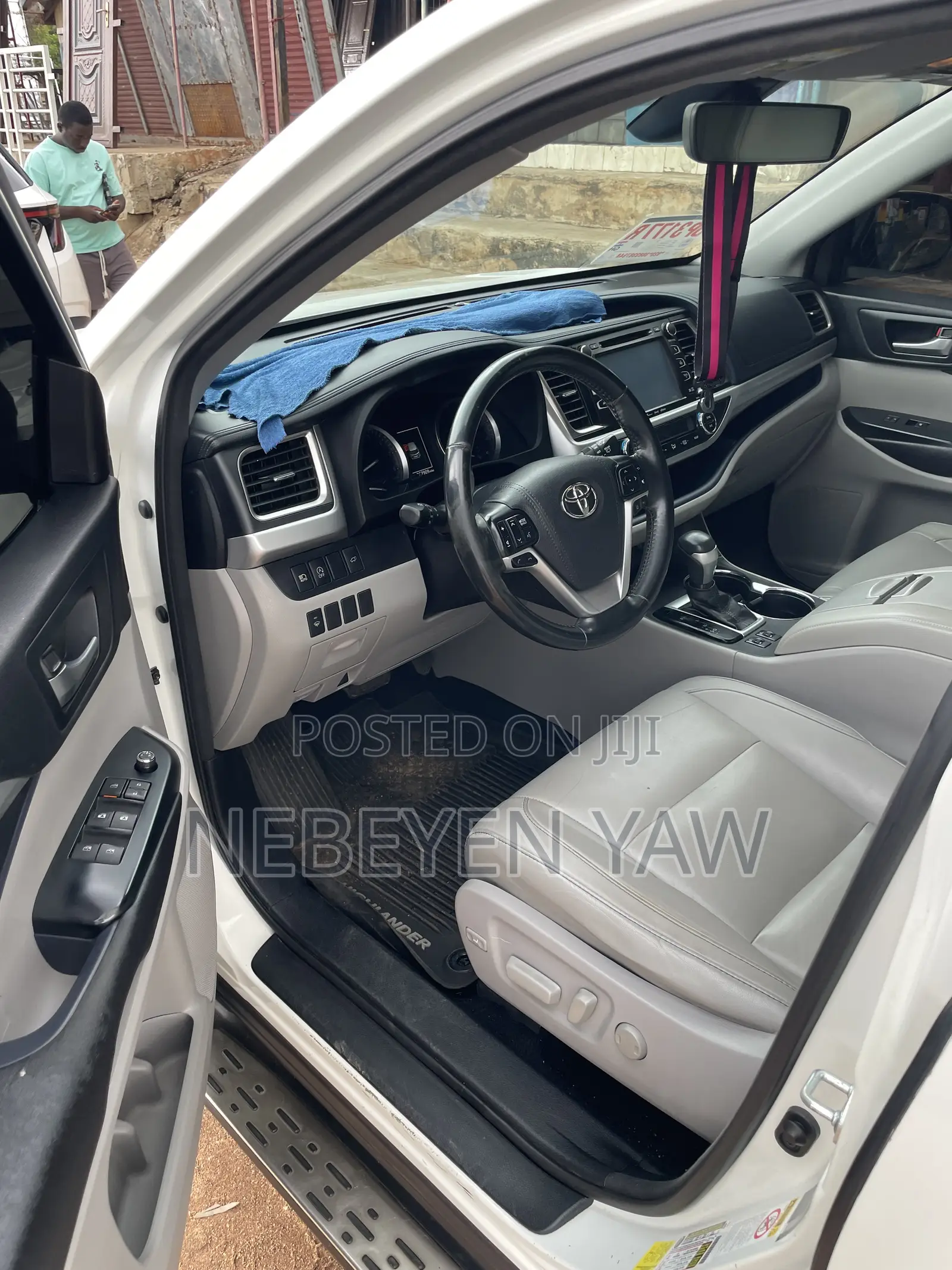 Toyota Highlander LE 4x2 (2.7L 4cyl 6A) 2017 White