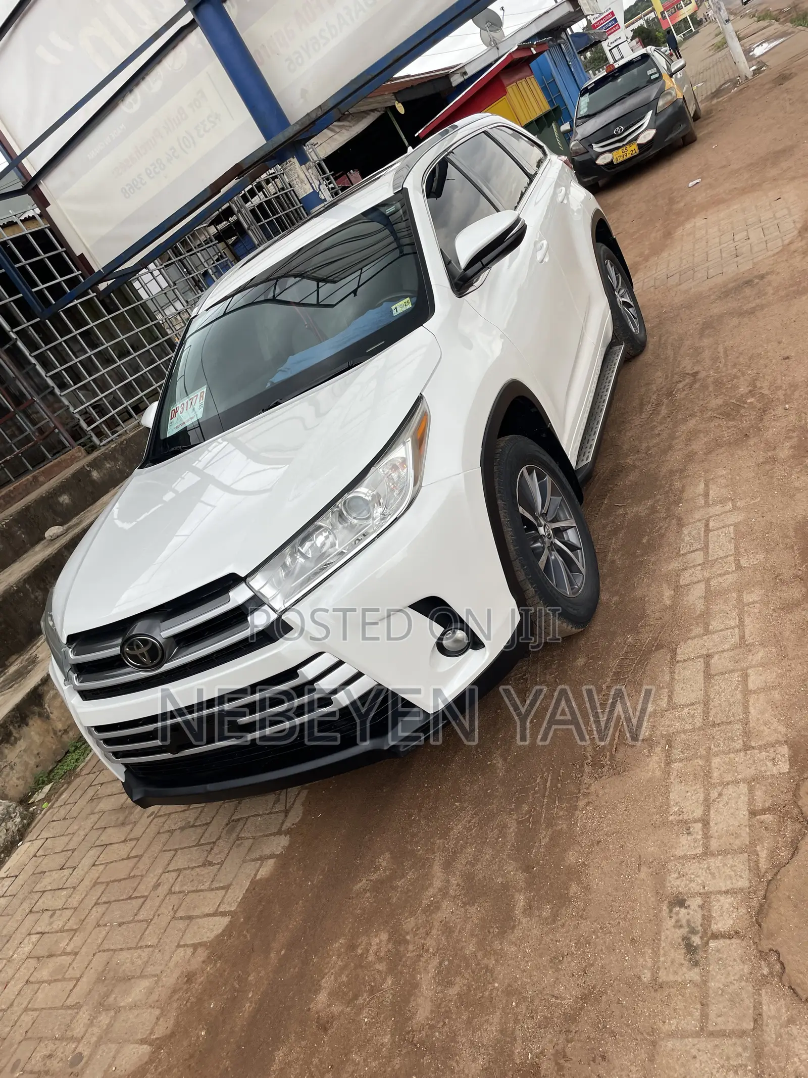 Toyota Highlander LE 4x2 (2.7L 4cyl 6A) 2017 White