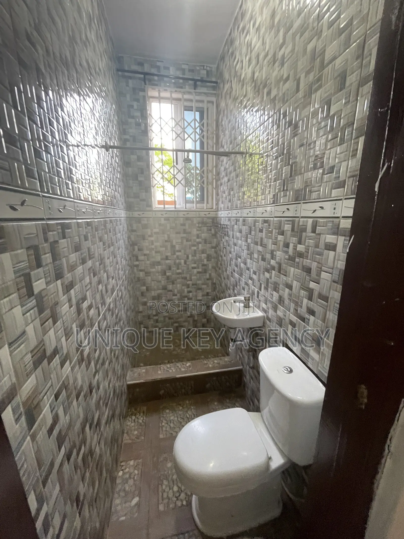 2bdrm Apartment in Unique Key Agency, Agbogba for rent