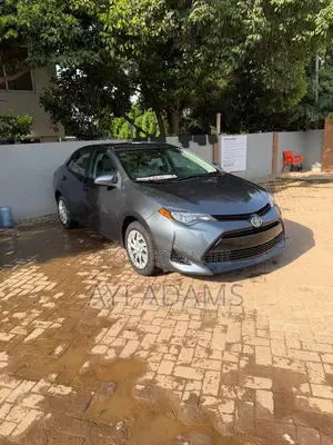 Toyota Corolla LE (1.8L 4cyl 2A) 2018 Gray