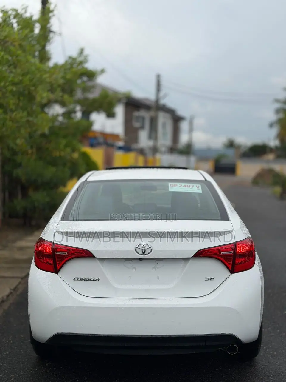 Toyota Corolla SE (1.8L 4cyl 2A) 2018 White