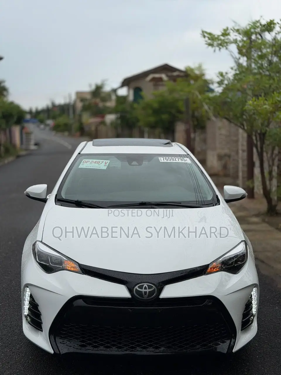 Toyota Corolla SE (1.8L 4cyl 2A) 2018 White