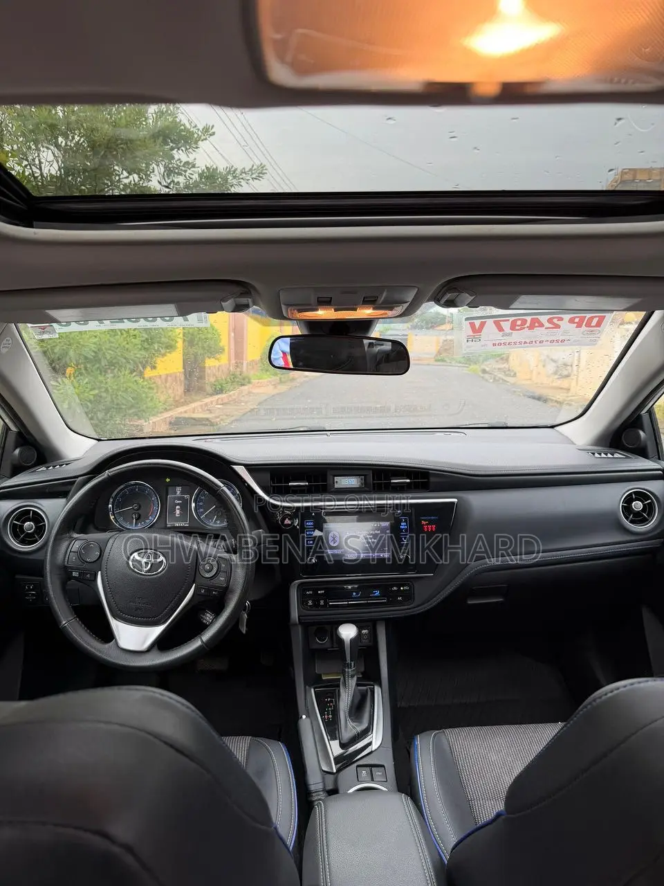 Toyota Corolla SE (1.8L 4cyl 2A) 2018 White