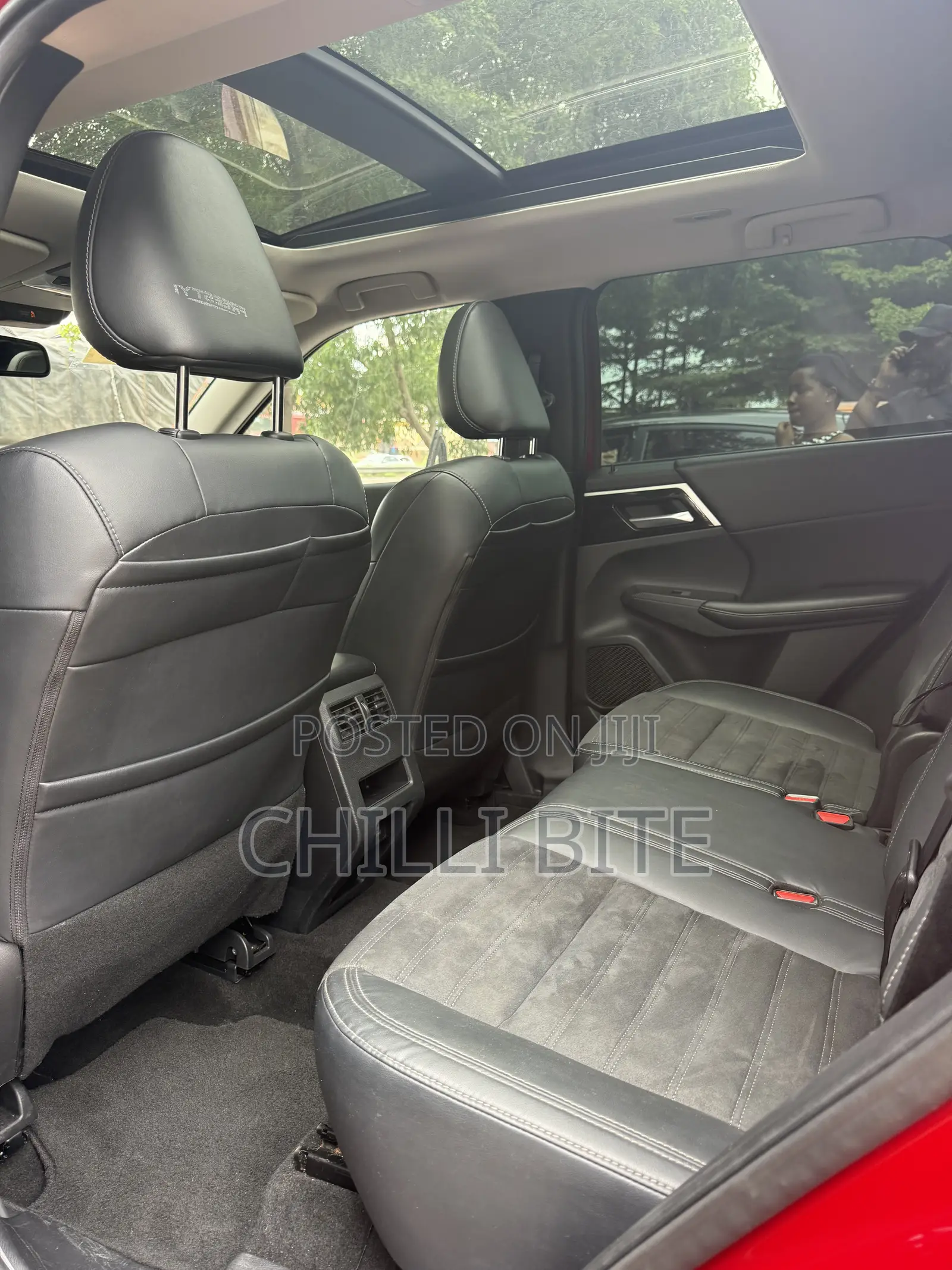 Mitsubishi Outlander SE 2022 Red
