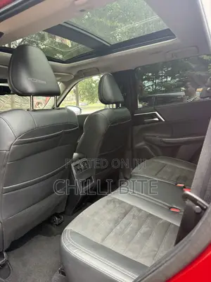Mitsubishi Outlander SE 2022 Red