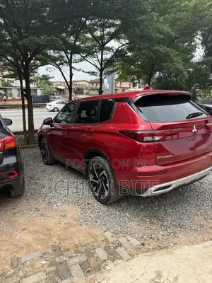 Mitsubishi Outlander SE 2022 Red