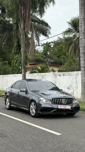 Mercedes-Benz C250 2014 Maroon