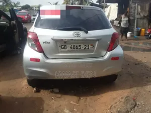 Toyota Vitz 2012 Gray