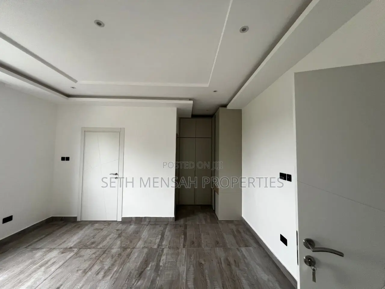 5bdrm House in 5  Bedroom House For for sale