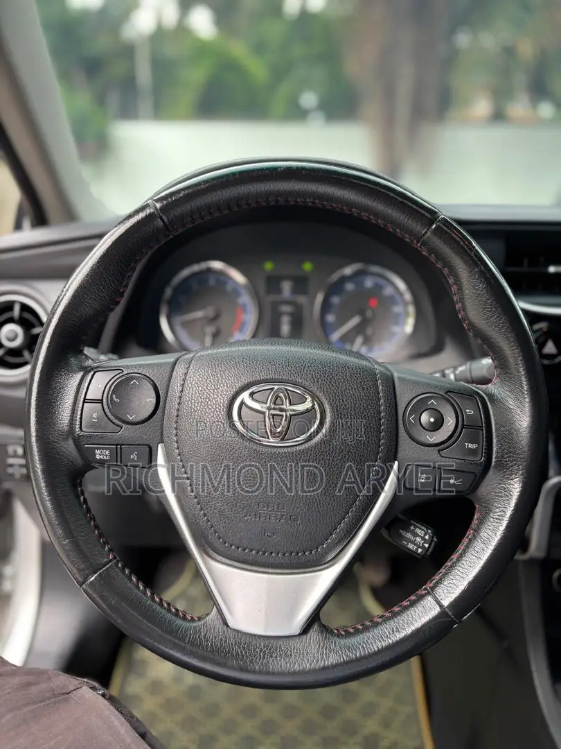 Toyota Corolla SE 4dr Sedan (1.8L 4cyl CVT) 2017 Silver
