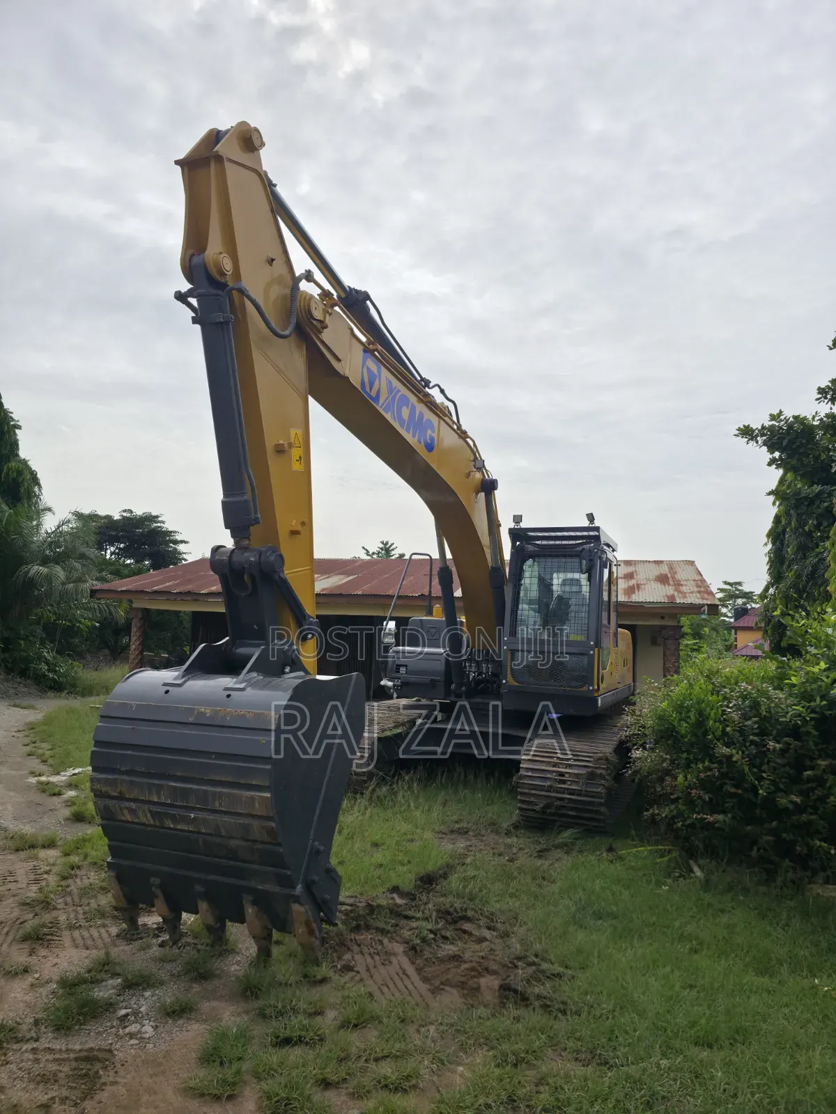 XCMG 215 Excavator