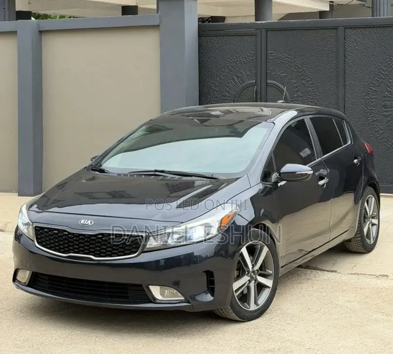Kia Forte EX Hatchback 2017 Black