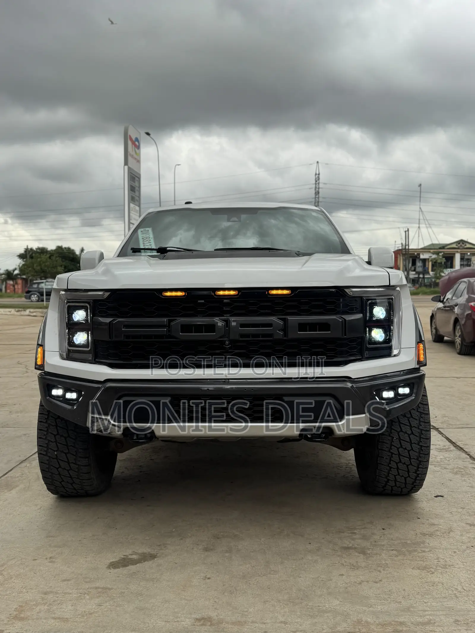Ford F-150 Raptor 4x4 SuperCrew Cab Styleside 5.5 ft. box 145 in. WB