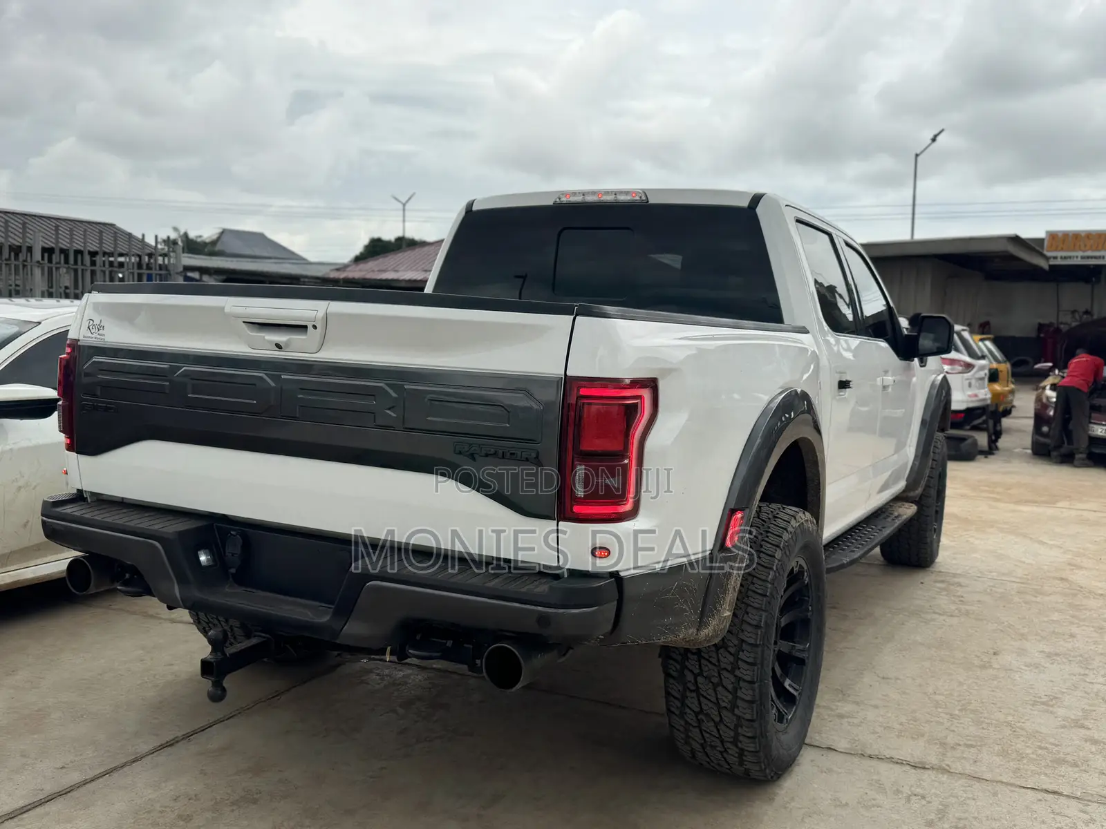 Ford F-150 Raptor 4x4 SuperCrew Cab Styleside 5.5 ft. box 145 in. WB