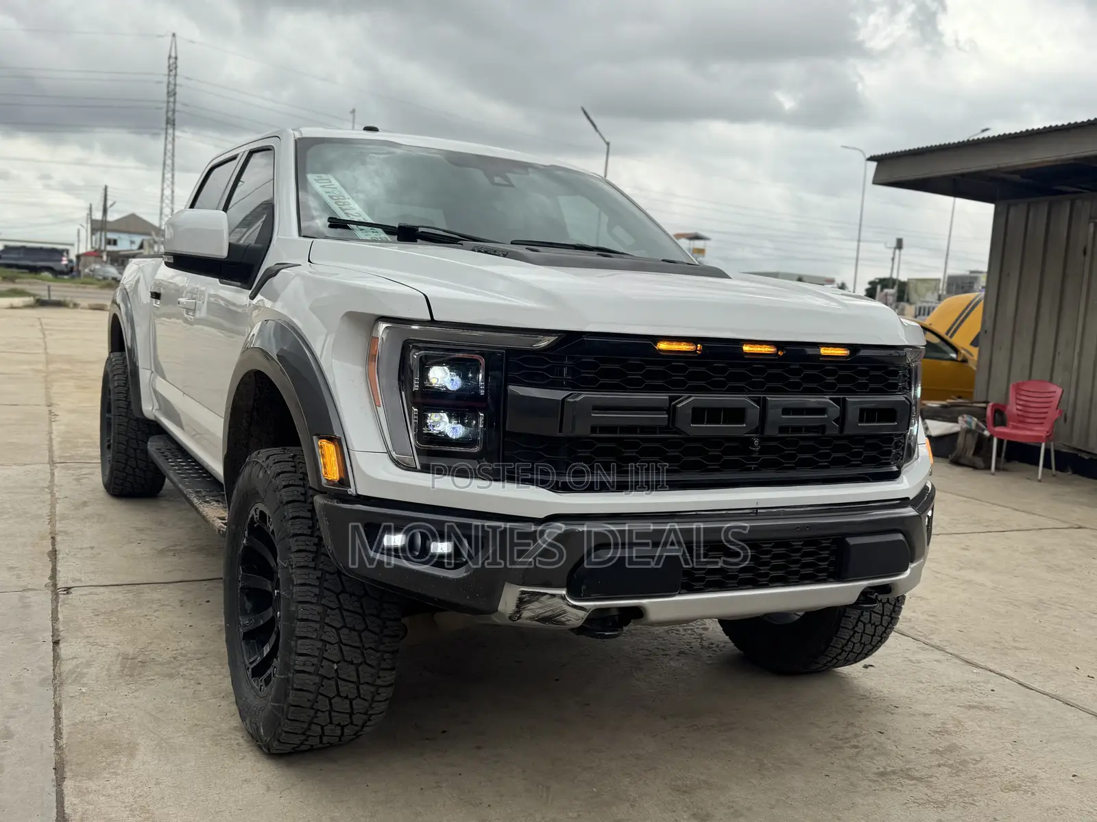 Ford F-150 Raptor 4x4 SuperCrew Cab Styleside 5.5 ft. box 145 in. WB