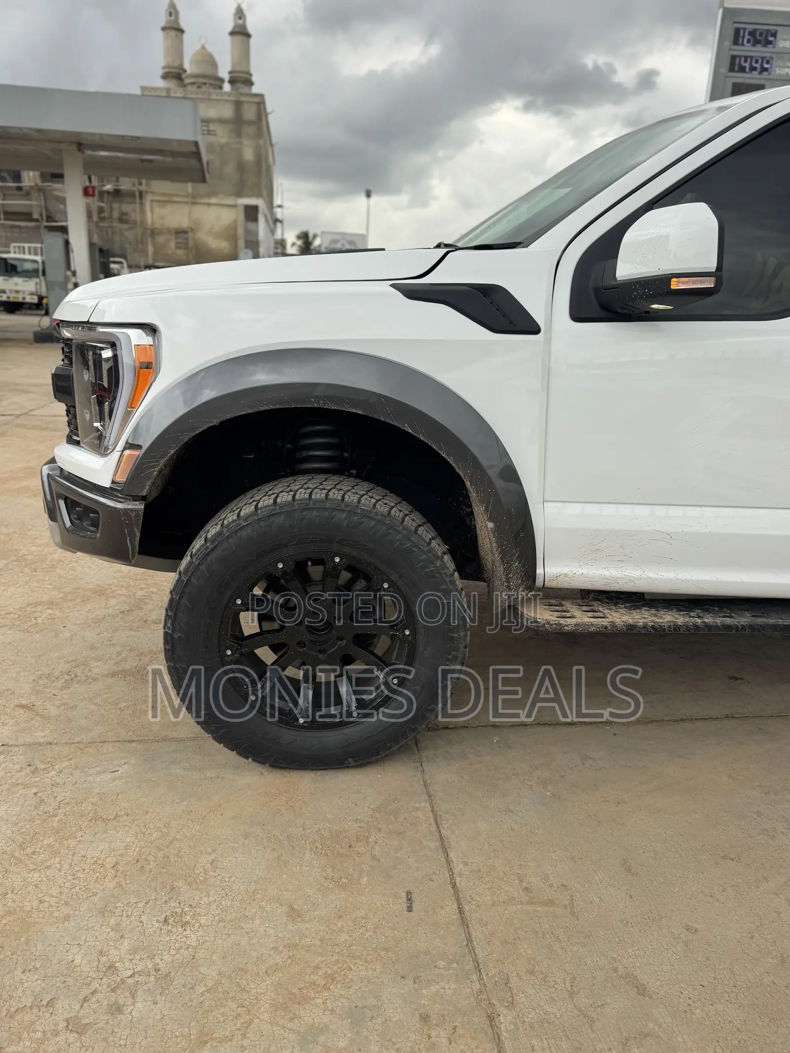 Ford F-150 Raptor 4x4 SuperCrew Cab Styleside 5.5 ft. box 145 in. WB
