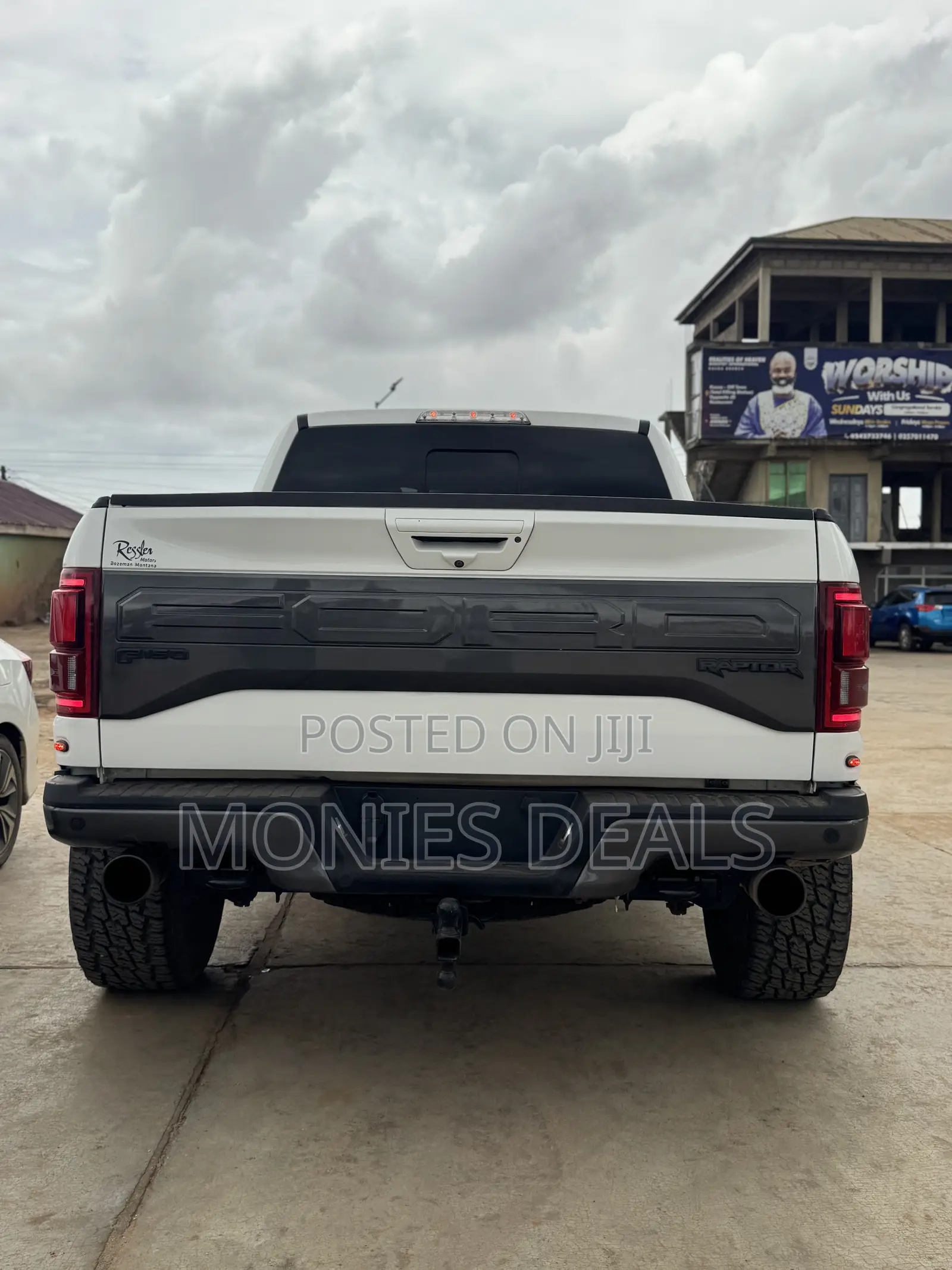Ford F-150 Raptor 4x4 SuperCrew Cab Styleside 5.5 ft. box 145 in. WB