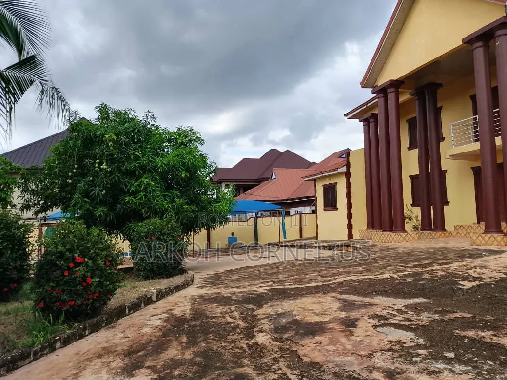 Furnished 8bdrm Mansion in Near Kwanwoma Shs for sale