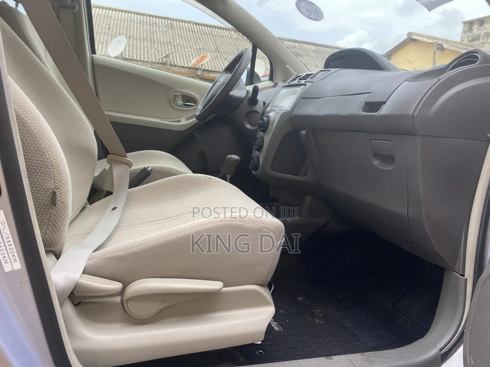 Toyota Vitz 2010 Silver