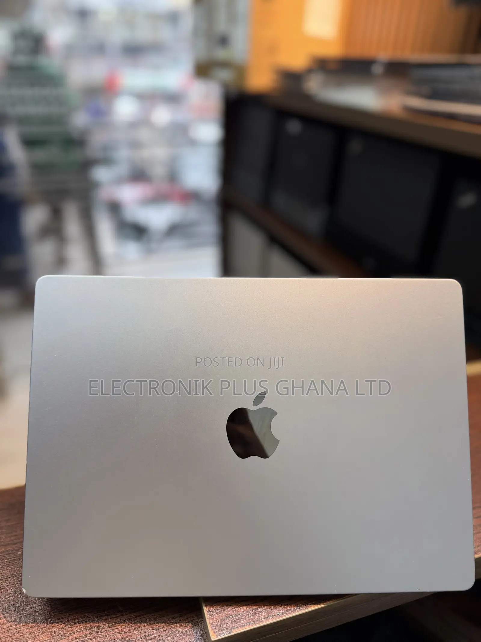 Laptop Apple MacBook Pro 2023 M3 14-inch 8GB Apple M3 Pro SSD 512GB