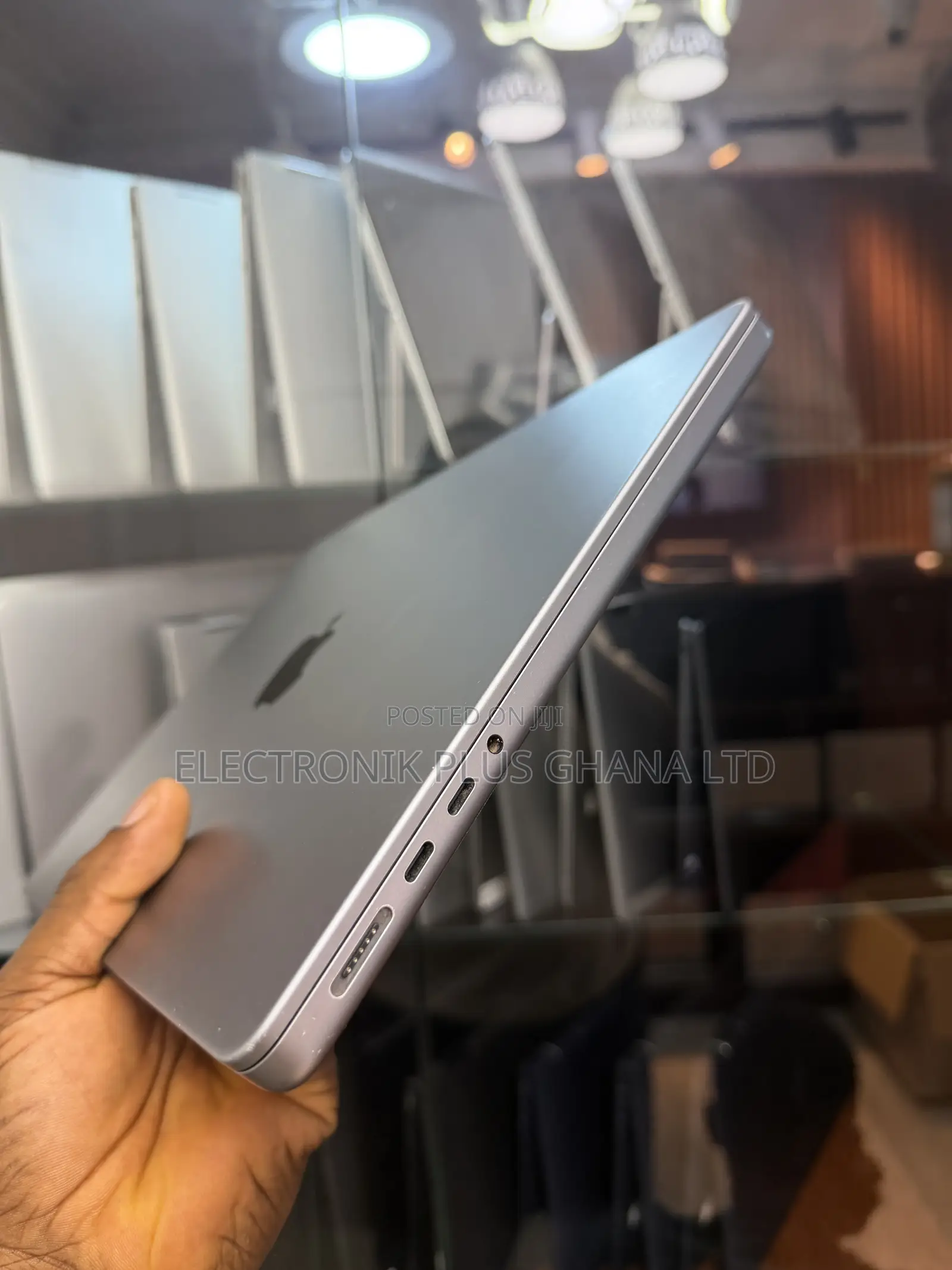 Laptop Apple MacBook Pro 2023 M3 14-inch 8GB Apple M3 Pro SSD 512GB
