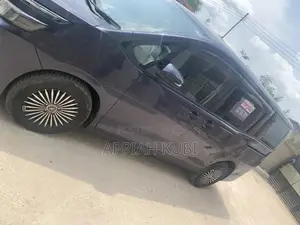 Toyota Voxy 2015 Purple