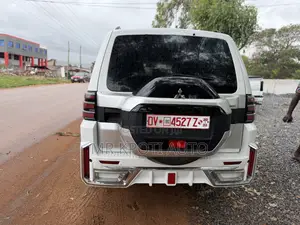 Mitsubishi Pajero 2009 White