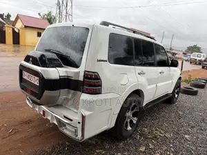 Mitsubishi Pajero 2009 White