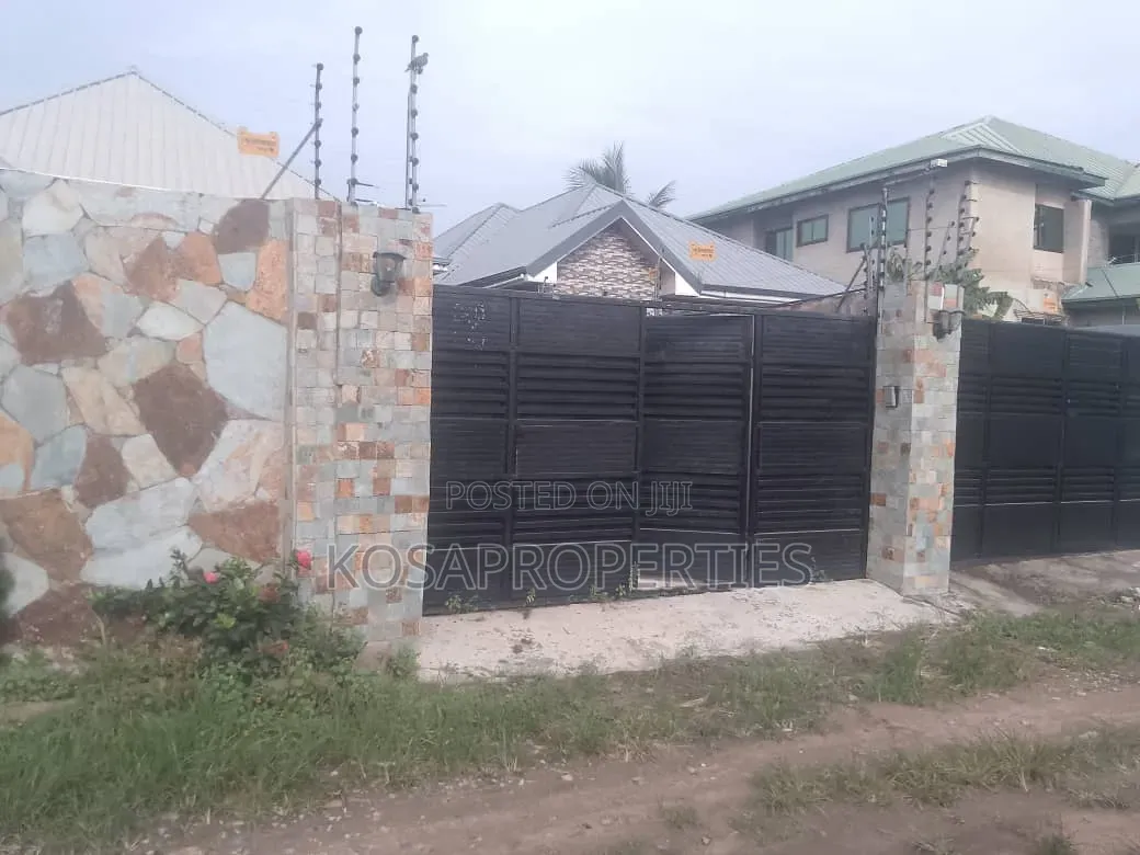 3bdrm House in Kasoa Fanmilk, Budumburam for sale