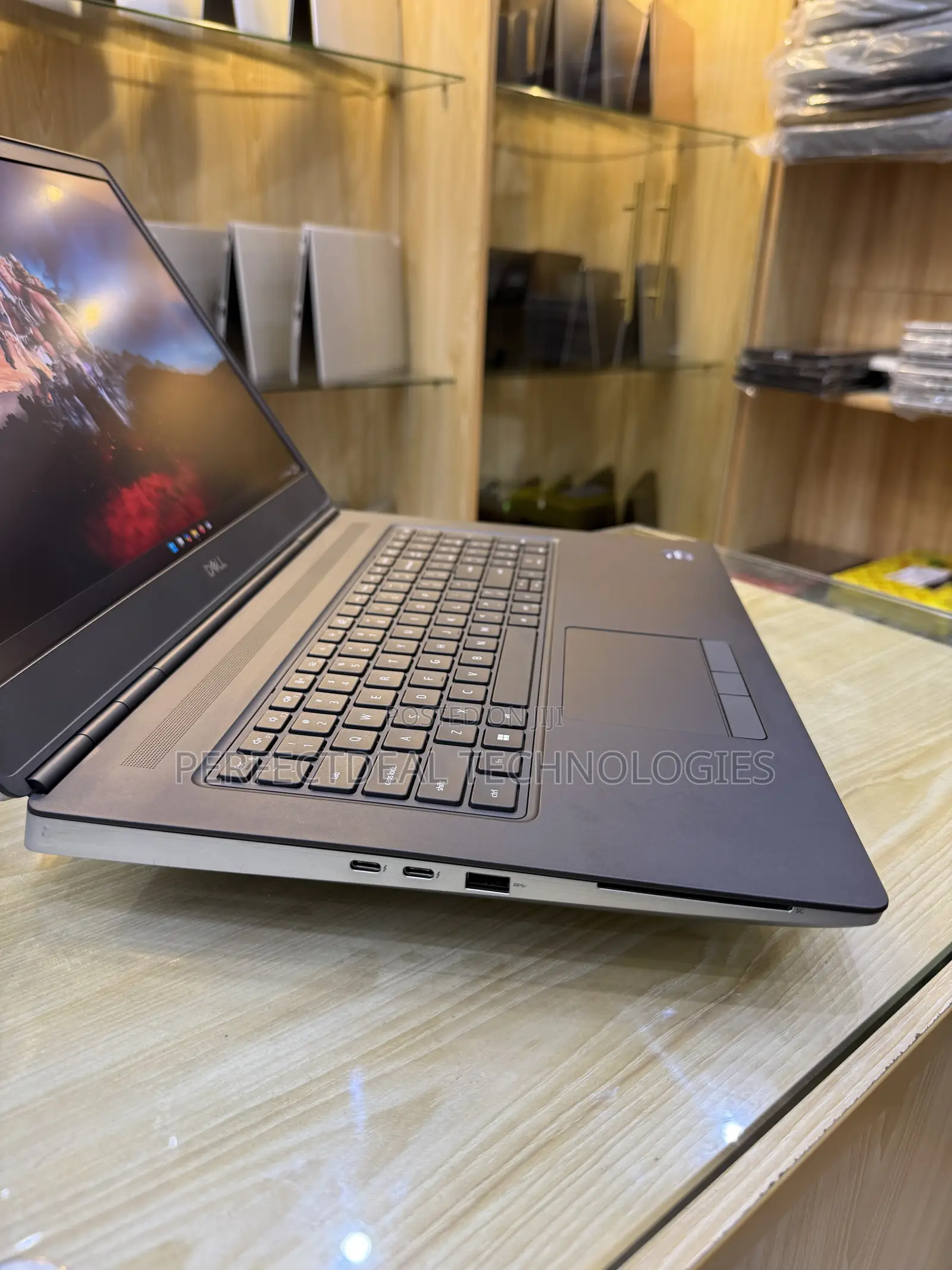 New Laptop Dell Precision 7760 32GB Intel Xeon SSD 1T