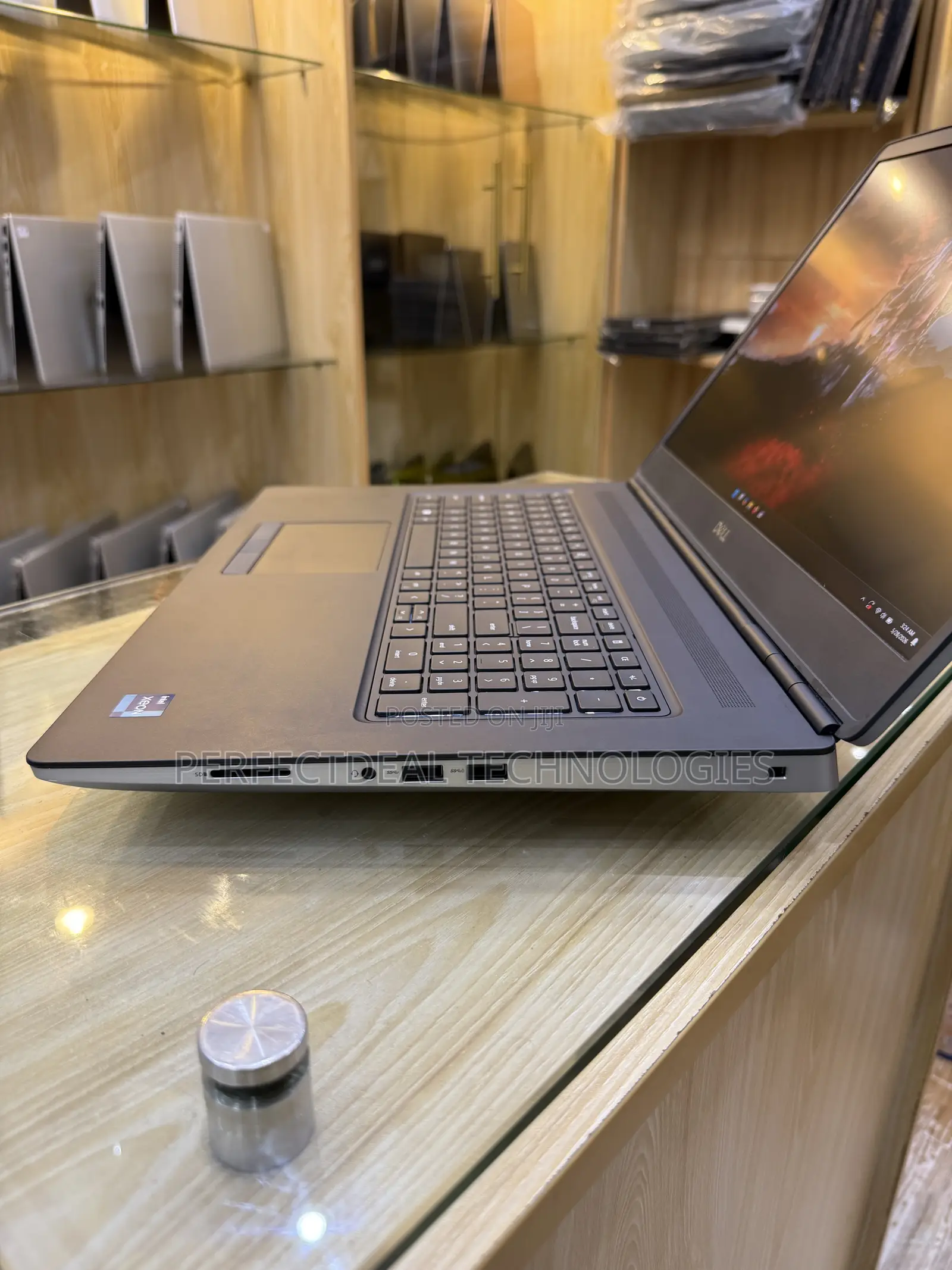 New Laptop Dell Precision 7760 32GB Intel Xeon SSD 1T